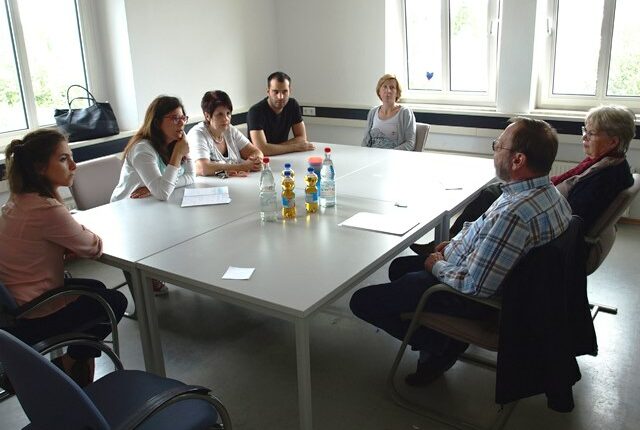 Integrationsverein Waghäusel in Asyl-Gemeinschaftsunterkunft Bruchsal  / Neue Initiative zur Unterstützung und Betreuung von Asylbewerbern gegründet – BNN 05.09.2014