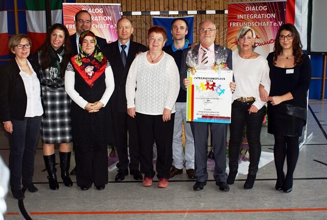 Integrationspreis für ehrenamtliche „Integrationslotsen“ des Landkreises „Neujahrsempfang der Solidarität“ mit türkischer Generalkonsulin, viel Prominenz, 300 Gästen – und mit Polizeipräsenz – KW 04 / 15