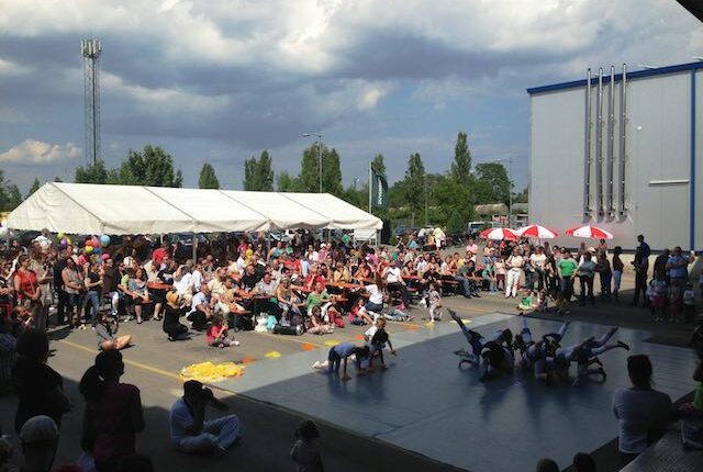Sonntag, 7. Juni: „Benefiz-Hoffest der Kulturen“ als „Gegenstück zu Pegida“ – BNN 01.06.2015