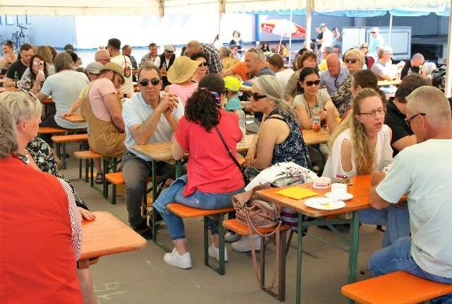 Freundschaftliches Beisammensein bei Musik, Gesang, Tänzen und internationaler Küche/Bunt gemischt beim Waghäuseler „Integrationsfest der Kulturen“ – KW 24 / 19