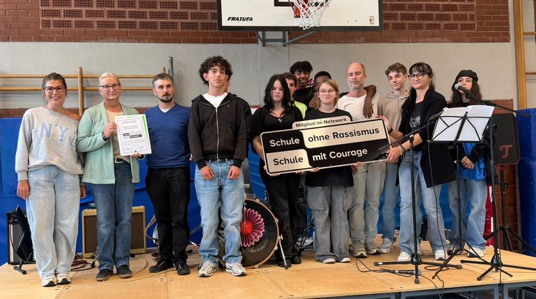 Margot-Friedländer-Schule setzt Zeichen für Vielfalt und Courage – DIF übernimmt Patenschaft | KW 42/2026